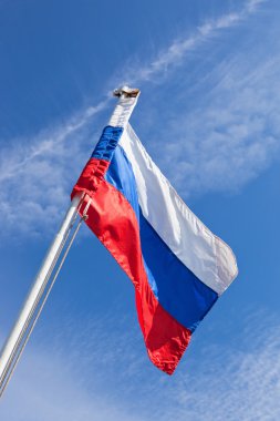 Rusya bayrağı rüzgarda dalgalanıyor