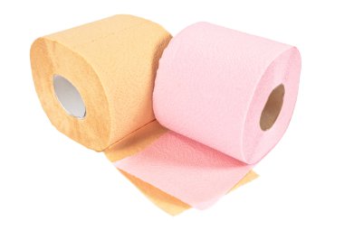 Beyaz arkaplanda izole edilmiş tuvalet kağıdı ruloları