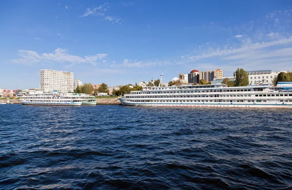 SAMARA, RUSSIA - SEPTEMBER 15, 2012: Samara river port on River — Stock Photo, Image