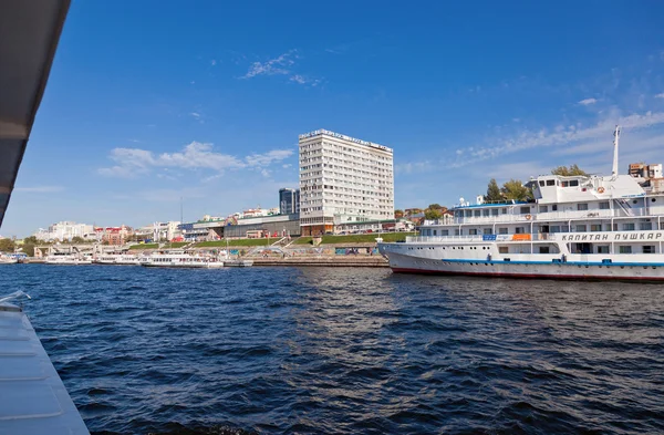 Samara, Rusland - 15 september 2012: samara rivierhaven op rivier — Stockfoto