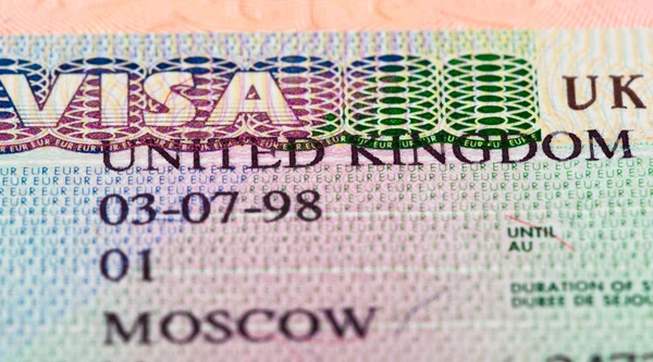 Timbres britanniques d'entrée et de sortie de visa dans le passeport — Photo