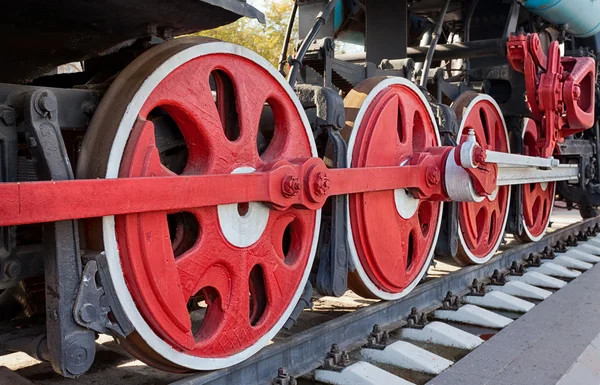Eski buharlı lokomotif tekerlekleri — Stok fotoğraf