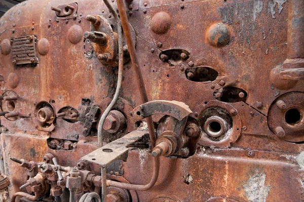 Velha caldeira de locomotiva a vapor enferrujado — Fotografia de Stock