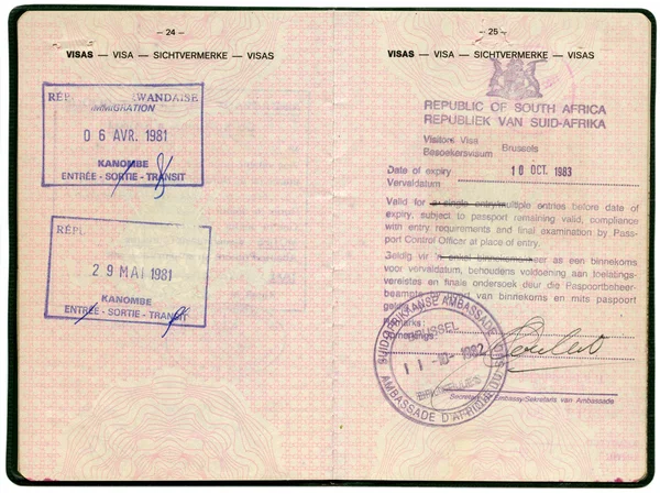 旧的比利时护照。签证标记的页面 — 图库照片