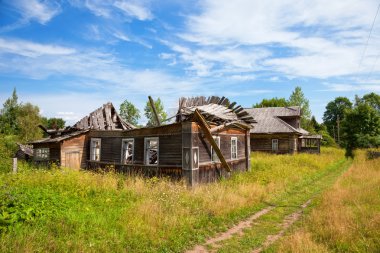 Rus köy eski ahşap evde. Novgorod bölgesi, Rusya Federasyonu.