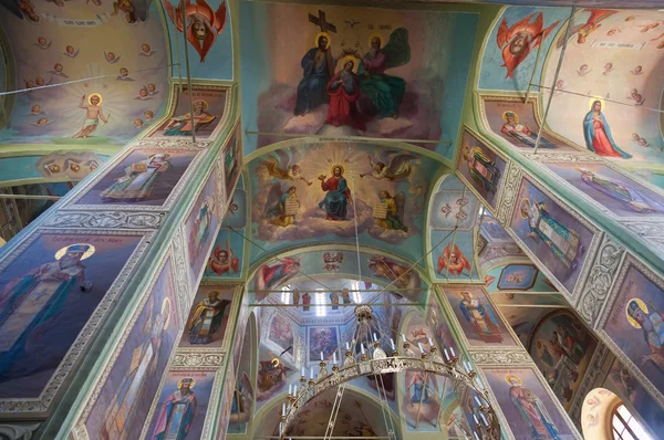 Интерьер Успенского собора в Валдайском монастыре, Россия — стоковое фото