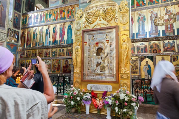 Interior de la Catedral de la Asunción en el monasterio de Valday, Rusia — Foto de Stock