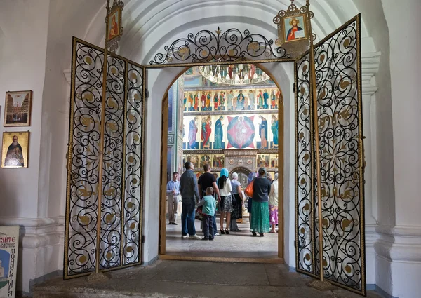 假设在瓦尔代修道院，俄罗斯大教堂的内部 — 图库照片