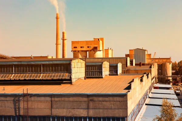 Large factory with smoking chimneys — Stock Photo, Image