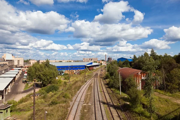 Paesaggio industriale con camini — Foto Stock