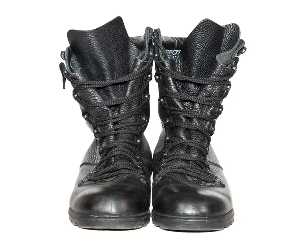 Botas de exército de couro preto isolado no fundo branco — Fotografia de Stock