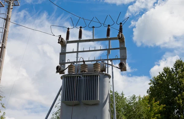 Transformer substation of high voltage on blue sky background — Stock Photo, Image