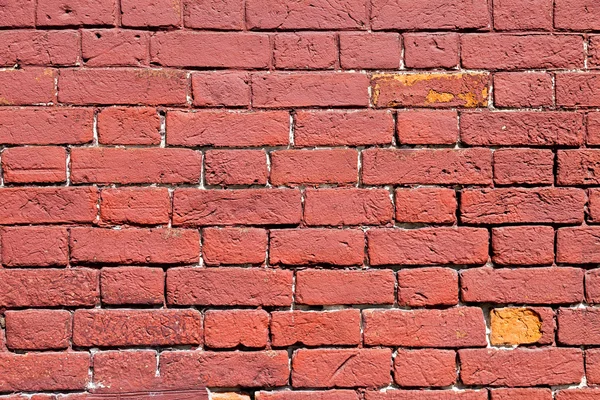 Παλιός ξεπερασμένος κόκκινος τοίχος από τούβλα ως φόντο — Φωτογραφία Αρχείου