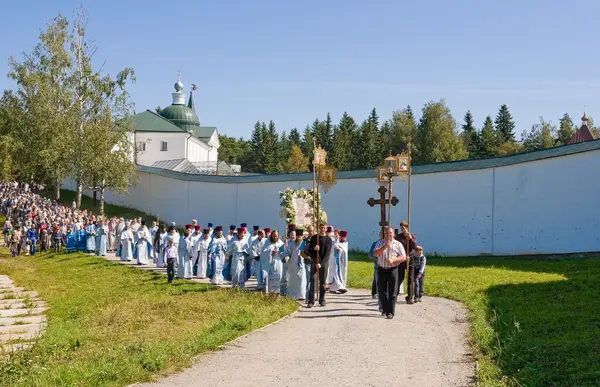 ヴァルダイ ロシア - 8 月 10： 毎年恒例の神聖な宗教的な processio — ストック写真