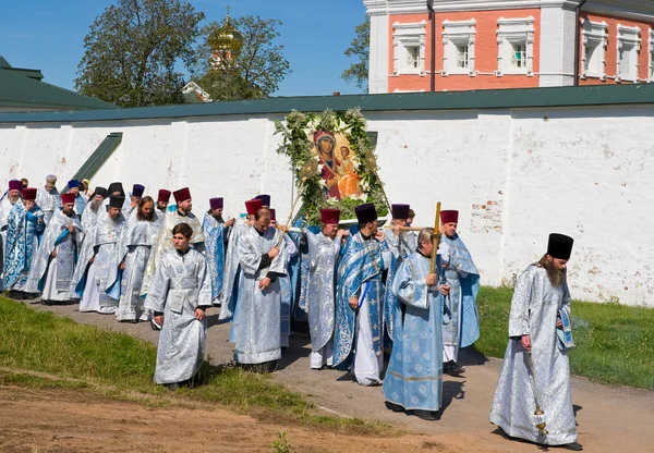 VALDAY, RUSSIA - 10 AGOSTO: La processione religiosa sacra annuale — Foto Stock