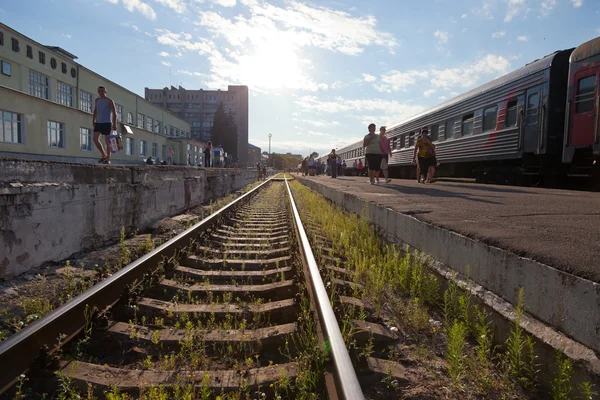 夏の日にロシアの鉄道駅の眺め — ストック写真