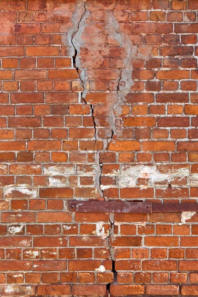 Starý ošlehaný grunge červená cihlová zeď jako pozadí — Stock fotografie