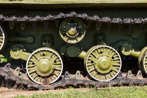 Eski Sovyet tankının tırtılları. — Stok fotoğraf