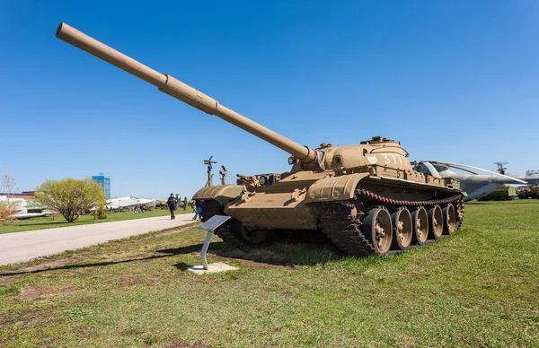 Antiguo tanque soviético T-62 — Foto de Stock