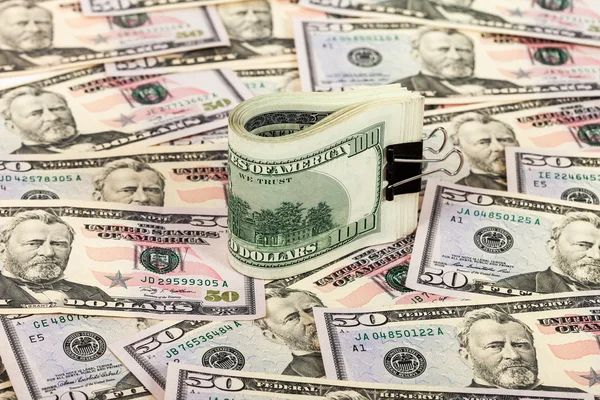 Vikta hundra dollar bill på pengar bakgrund — Stockfoto
