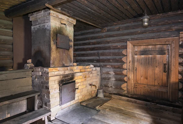 Интерьер русской традиционной деревянной бани — стоковое фото