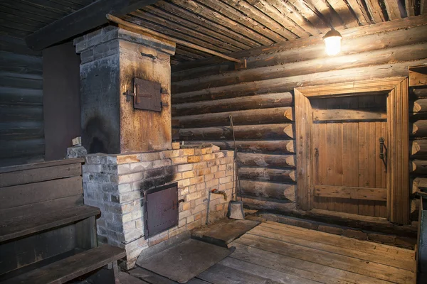 Интерьер русской традиционной деревянной бани — стоковое фото