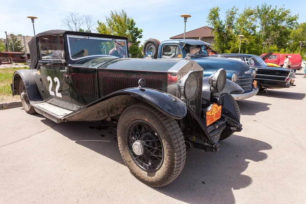 Samara, Rusland - 16 juni: rally van retro-auto's "peking-Parijs 201 — Stockfoto