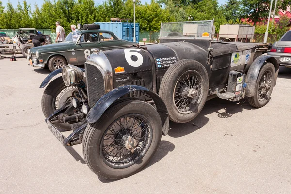 Samara, Rusland - 16 juni: rally van retro-auto's "peking-Parijs 201 — Stockfoto