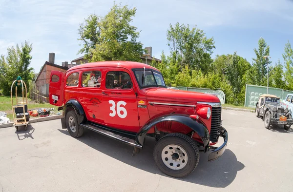 SAMARA, RÚSSIA - JUNHO 16: Rally of retro-cars "Pequim-Paris 201 — Fotografia de Stock