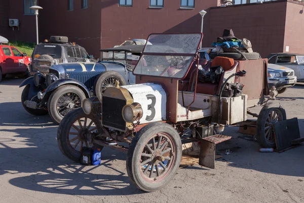 Samara, Rusland - 16 juni: rally van retro-auto's "peking-Parijs 201 — Stockfoto