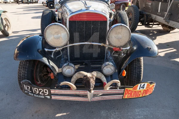 Samara, Rusland - 16 juni: rally van retro-auto's "peking-Parijs 201 — Stockfoto