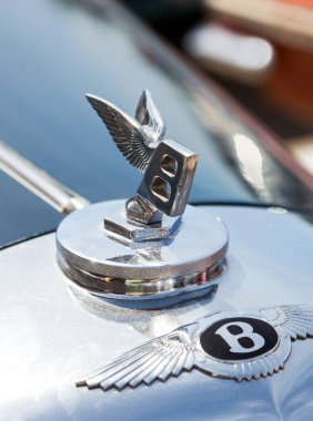 Samara, Rusya Federasyonu - 16 Haziran: retro rallide bir bentley arması-