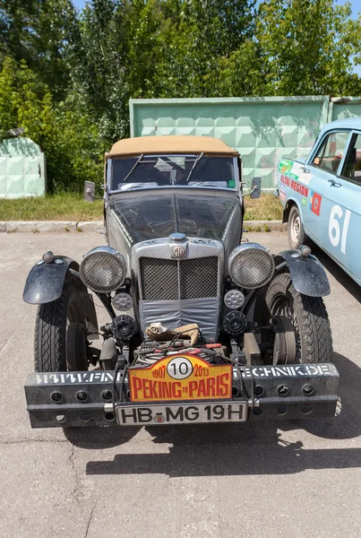 Samara, Rusland - 16 juni: rally van retro-auto's "peking-Parijs 201 — Stockfoto