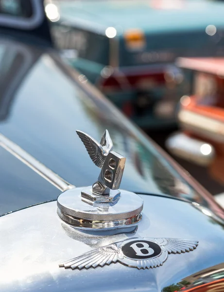 Samara, Rusya Federasyonu - 16 Haziran: retro rallide bir bentley arması-