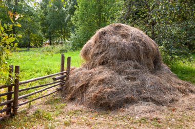 kırsal kesimde güneşli Samanlık