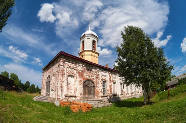 Christelijk orthodoxe kerk in novgorod regio, Rusland. fisheye — Stockfoto