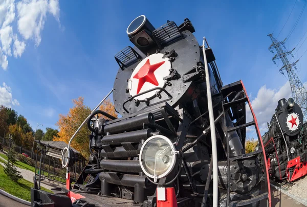 SAMARA, RUSSIA - OCTOBER 13: Old steam locomotive with red star — Stock Photo, Image