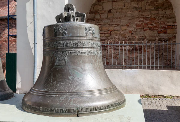 Vieille cloche de l'église dans le Kremlin de Novgorod, Russie — Photo