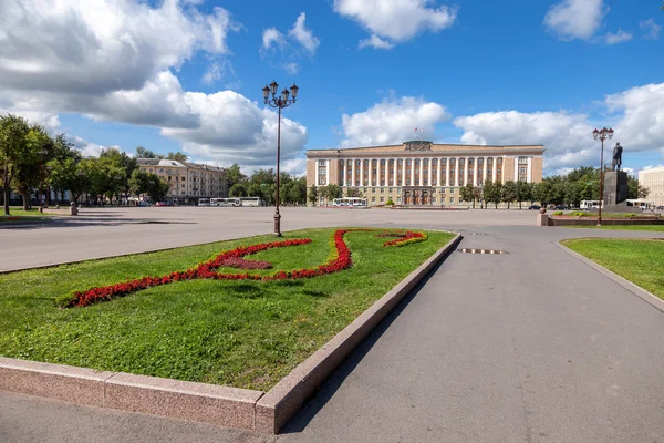 VELIKY NOVGOROD, RUSSIA - AUGUST 10:The regional administration — Stock Photo, Image