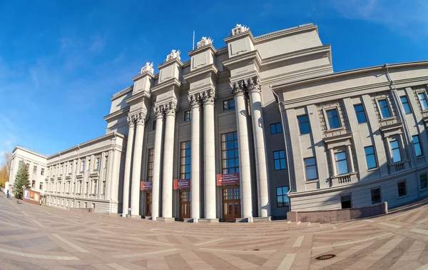 SAMARA, RUSSIA - OCTOBER 20: Academic opera and ballet theater a — Stock Photo, Image