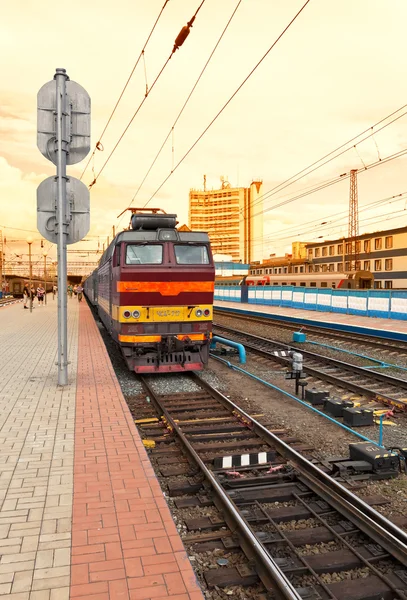 NIZHNY NOVGOROD, RÚSSIA - 27 DE AGOSTO: Plataformas em Moskovsky Rail — Fotografia de Stock