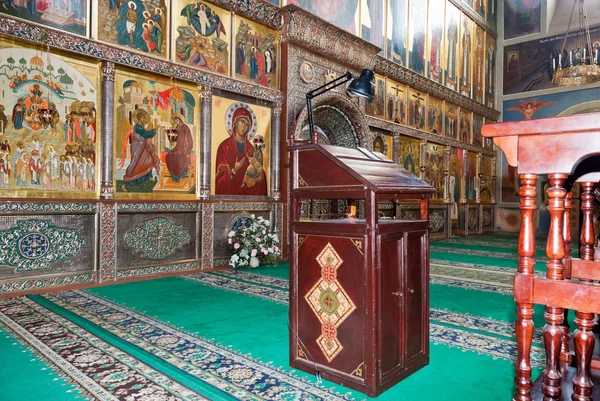 VALDAY, RUSSIE - 19 AOÛT : Intérieur de la cathédrale de l'Assomption — Photo