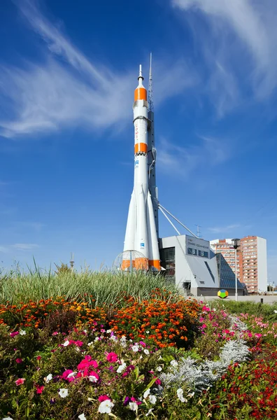 SAMARA, RUSSIA - SEPTEMBER 22: Real Soyuz spacecraft as monument — Stock Photo, Image