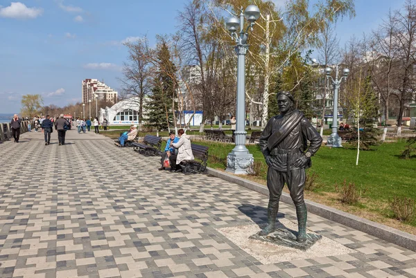SAMARA, RUSIA - 1 DE MAYO: Monumento al camarada Sukhov, el principal cha —  Fotos de Stock