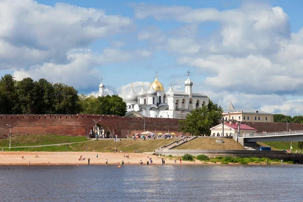 Novgorod, Rusko - srpen 10: Kreml města pevnost s st. sop — Stock fotografie