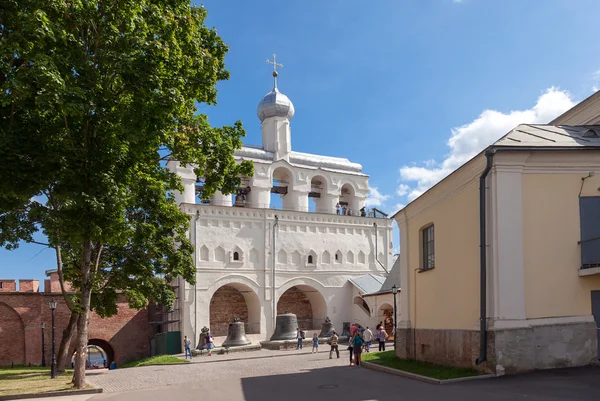 NOVGOROD, RÚSSIA - AGOSTO 10: Torre de sino da Catedral de Santa Sofia — Fotografia de Stock