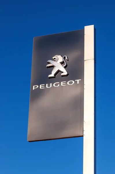 SAMARA, RUSSIE - 24 NOVEMBRE : L'emblème Peugeot, 24 novembre, 2 — Photo