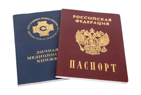Libro médico ruso y pasaporte aislado sobre fondo blanco — Foto de Stock