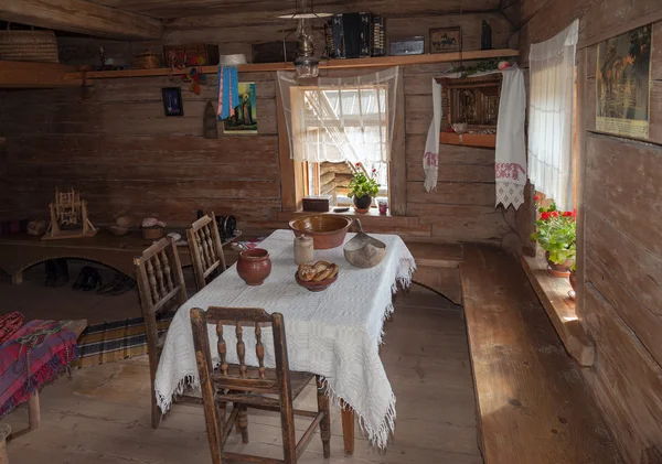 L'intérieur du musée d'architecture en bois Vitoslavlitsy à Veliky Novgorod, Russie — Photo