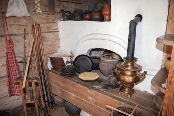 L'intérieur du musée d'architecture en bois Vitoslavlitsy à Veliky Novgorod, Russie — Photo